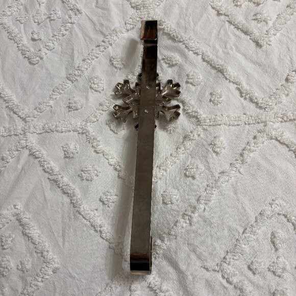 Silver Snowflake Wreath Hanger Festive Door Decor - Picture 6 of 10